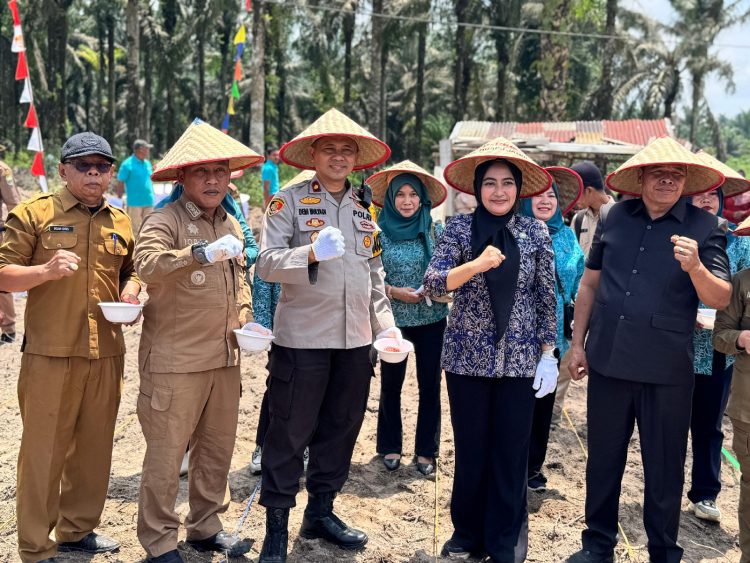 Polres Muaro Jambi Dukung Program Ketahanan Pangan, Waka Polres Hadiri Penanaman Jagung di Desa Suko Awin Jaya