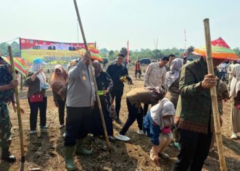 Polres Sarolangun Serahkan Mesin Pertanian untuk Dukung Produktivitas Petani