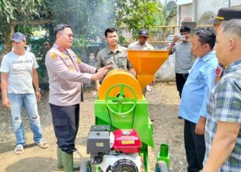 Polres Sarolangun Serahkan Mesin Pertanian untuk Dukung Produktivitas Petani