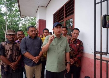 Bupati Muaro Jambi Dr. Bambang Bayu Suseno, SP., MM., M.Si Melakukan Tinjauan ke Sekolah Dasar (SDN 167/XI) Penggaratan Kecamatan Mestong