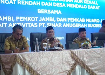 Wakil Bupati Muaro Jambi, Junaidi H. Mahir, Didampingi Sekretaris Daerah Kabupaten Muaro Jambi, H. Budhi Hartono, Menghadiri Silaturahmi dan Audiensi Perwakilan Warga Kelurahan Aur Duri Kenali