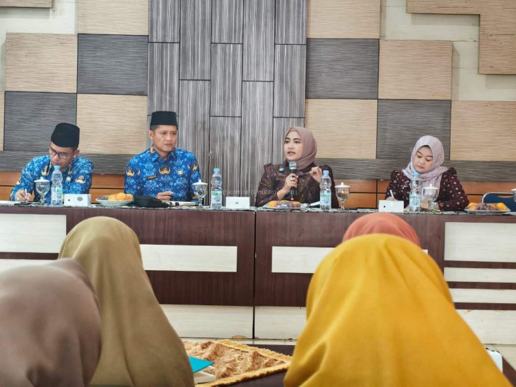 Ketua Bunda Pendidikan Anak Usia Dini (PAUD) Muaro Jambi, Ririn Novianty, Memimpin Langsung Rapat Koordinasi Pokja Bunda PAUD bersama Ketua Pokja Bunda PAUD Muaro Jambi, Novi Astrianti