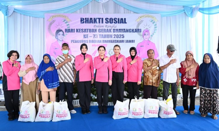 Sambut HKGB ke-73 Tahun 2025, Ketua Bhayangkari Daerah Jambi Bagikan 200 Paket Sembako