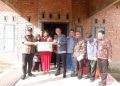 Wakil Bupati Muaro Jambi Junaidi H. Mahir Bergerak Cepat Mengunjungi dan Menyerahkan Bantuan Bagi Korban Kebakaran di RT 12 Kelurahan Sengeti