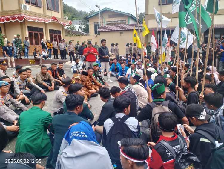 3 Truk Alami Kecelakaan Beruntun di Pintu Gerbang Tol Pijoan, 2 Orang Terluka