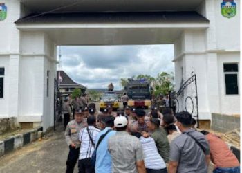 Polres Tebo Gelar Simulasi Pengamanan Kantor Bupati Tebo dan DPRD Kabupaten Tebo