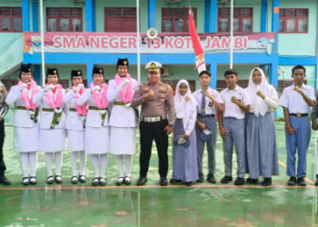 Police Go To School, Satlantas Polresta Jambi Edukasi Pelajar SMA 13 Tentang Tertib Lalu Lintas dan Pencegahan Kenakalan Remaja