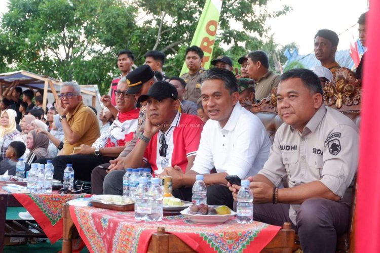 Wakil Bupati Muaro Jambi Beserta Sekda Hadir Langsung Menyaksikan Pertandingan Sekaligus Menyerahkan Piala, Medali, dan Hadiah Kepada Para Pemenang