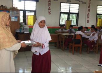 Hari Pertama MBG di SDIT Aulia Batanghari, Siswa Sambut Gembira