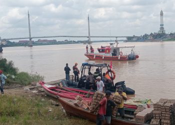 Seorang ABK Jatuh ke Sungai Batanghari Saat Bongkar Muat, Basarnas Kerahkan Tim Cari Korban