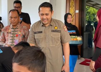 Bupati Merangin Lepas Atlet Renang Merangin dalam Kejuaraan Renang Ocean Star Cup 2025 Provinsi Jambi