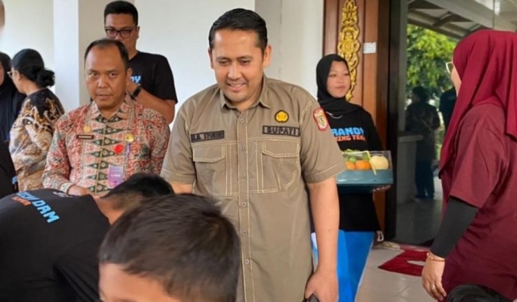 Bupati Merangin Lepas Atlet Renang Merangin dalam Kejuaraan Renang Ocean Star Cup 2025 Provinsi Jambi
