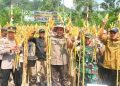 Bupati H M Syukur Berikan Gajinya Bulan ini ke Kades Simpang Parit