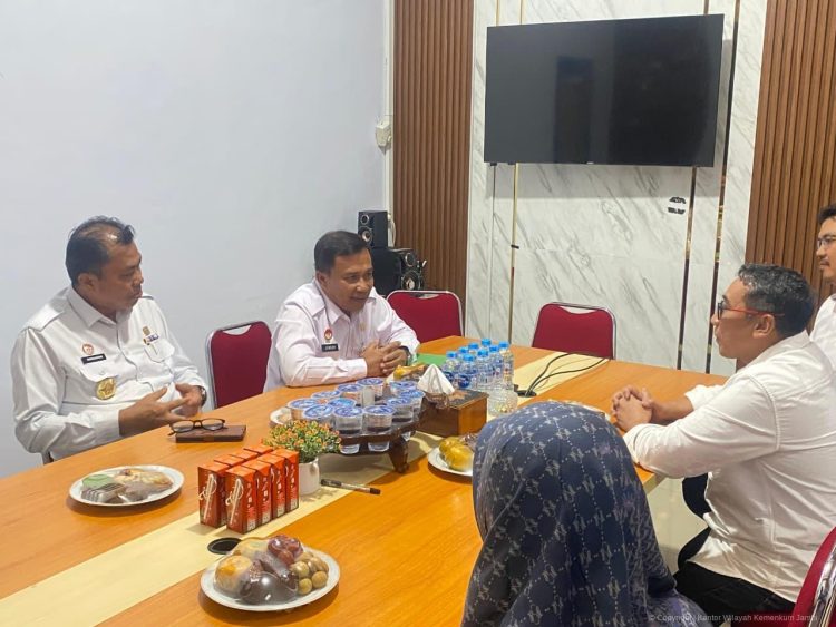 Ciptakan Produk Hukum yang Berkualitas dan Bermanfaat bagi Masyarakat, Kanwil Kemenkum Jambi Harmonisasikan Tiga Rancangan Regulasi Batanghari