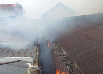 Satlantas Polres Muaro Jambi Tertibkan Antrian Truk Solar yang Ganggu Lalu Lintas