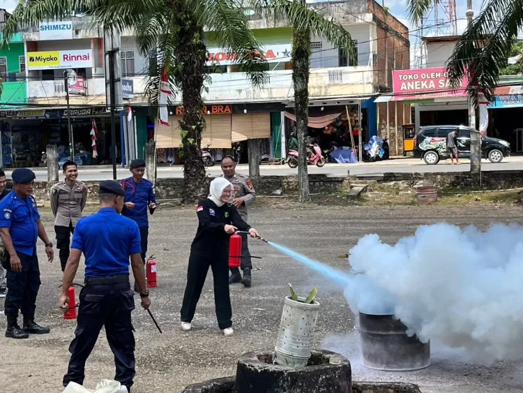 Api Berkobar di Klinik Polres Tebo! Begini Aksi Cepat Damkar Padamkan dalam Hitungan Menit