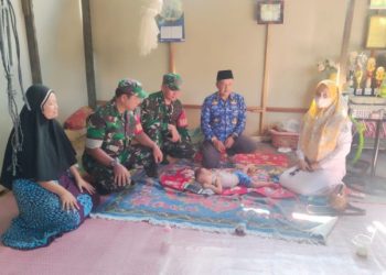Kodim 0419/Tanjab Serahkan Bantuan Kepada Balita Penderita Down Syndrome