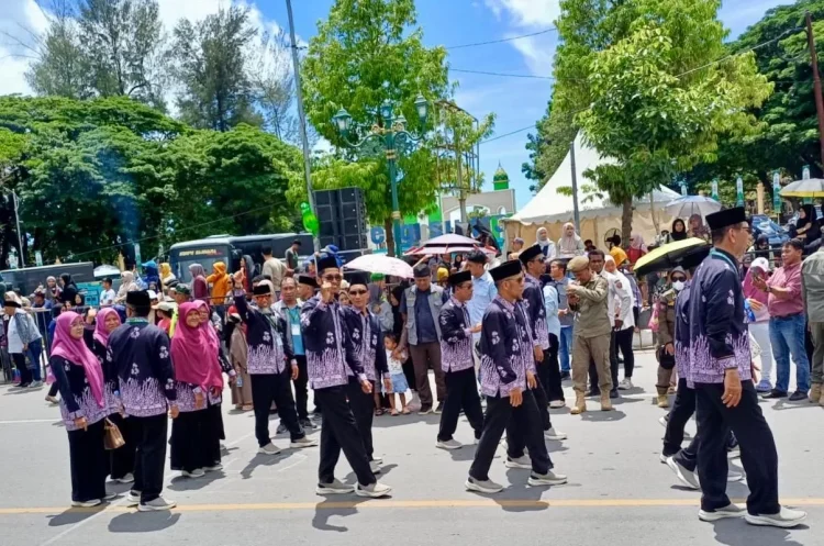 Kafilah Jambi Meriahkan Pawai Ta’aruf STQH Nasional Ke-28 di Kendari