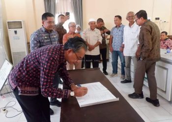 Wakil Bupati Muaro Jambi Junaidi H. Mahir membuka kegiatan Konsultasi Publik Rencana Aksi Daerah Kelapa Sawit Berkelanjutan (RAD-KSB) Kabupaten Muaro Jambi