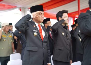 Wakil Bupati Muaro Jambi, Junaidi H. Mahir, bersama Ketua DPRD Muaro Jambi, Aidi Hatta, menghadiri Syukuran Hari Ulang Tahun (HUT) TNI ke-80
