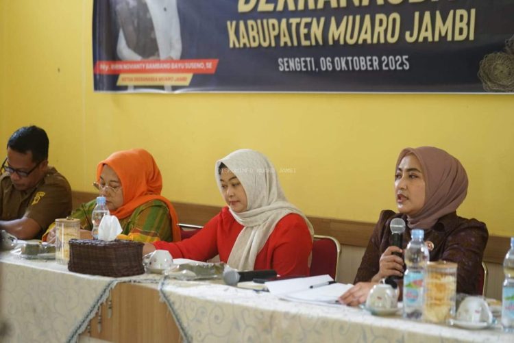 Wakil Bupati Muaro Jambi, Junaidi H. Mahir, bersama Ketua DPRD Muaro Jambi, Aidi Hatta, menghadiri Syukuran Hari Ulang Tahun (HUT) TNI ke-80