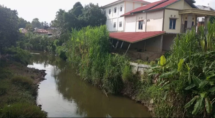 10 Tahun Usulkan Bantuan Tembok Penahan Tanah, Tak Kunjung Ditanggapi, Masyarakat Koto Baru Khawatir Rumah Longsor