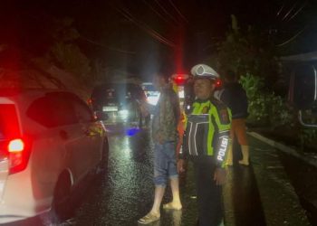 Longsor Semalam Tutupi Badan Jalan Kerinci-Bangko, Arus Lalu Lintas Lumpuh Total