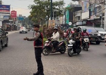 Wujudkan Lalu Lintas Lancar, Personel Polda Jambi Gatur di Titik Rawan Kemacetan