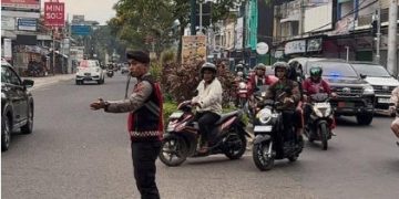 Wujudkan Lalu Lintas Lancar, Personel Polda Jambi Gatur di Titik Rawan Kemacetan