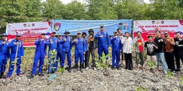 Wujud Semangat Sumpah Pemuda, Ditpolairud Polda Jambi Hijaukan Pesisir Kuala Tungkal
