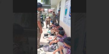 Satpol PP Batanghari Razia 17 Pelajar SMP dan SMA yang Bolos Sekolah