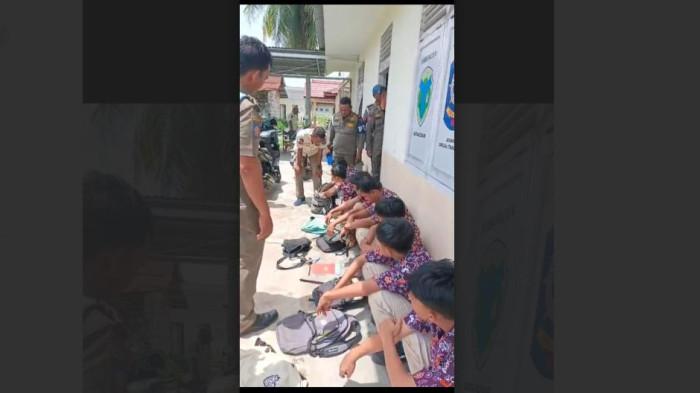 Satpol PP Batanghari Razia 17 Pelajar SMP dan SMA yang Bolos Sekolah