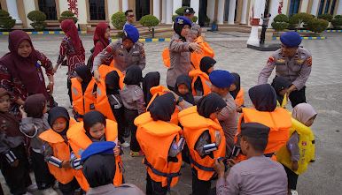 Ditpolairud Polda Jambi Gelar Polisi Sahabat Anak, Tanamkan Nilai Disiplin dan Cinta Tanah Air Sejak Dini