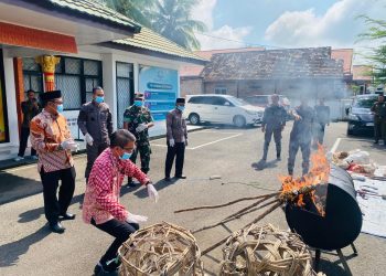 Cabjari Muara Tembesi Musnahkan Sejumlah 98 Barang Bukti dari 35 Perkara