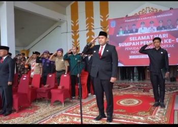 Pemprov Jambi Serahkan Bantuan Dumisake Pendidikan, SPP 340 Siswa Dibayar Lunas