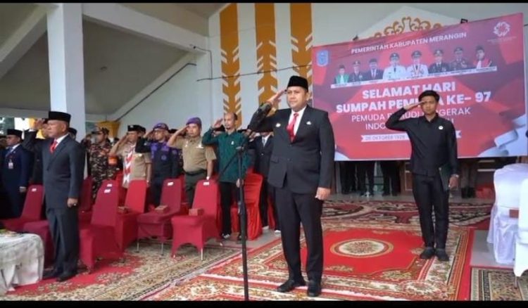 Pemprov Jambi Serahkan Bantuan Dumisake Pendidikan, SPP 340 Siswa Dibayar Lunas