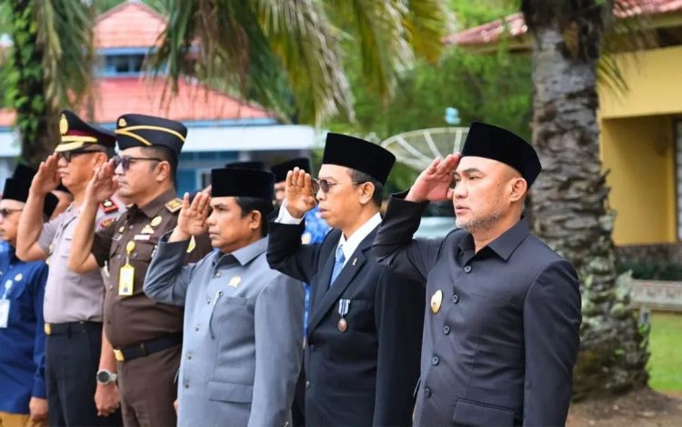 Pemprov Jambi Serahkan Bantuan Dumisake Pendidikan, SPP 340 Siswa Dibayar Lunas