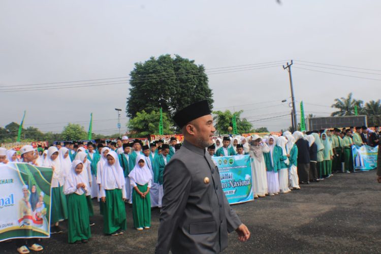 Bupati Dedy Putra Dinobatkan Sebagai Bapak Santri Kabupaten Bungo Pada Peringatan Hari Santri