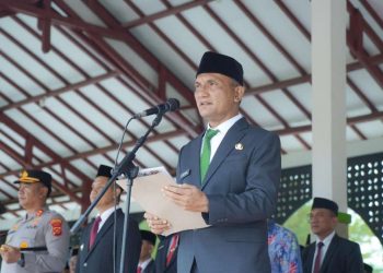 Pemprov Jambi Serahkan Bantuan Dumisake Pendidikan, SPP 340 Siswa Dibayar Lunas