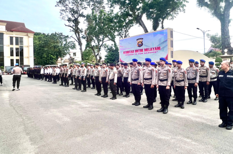Polda Jambi Gelar Apel Kesiapsiagaan Pelayanan Pengamanan Aksi Unjuk Rasa 1 Tahun Kabinet Merah Putih