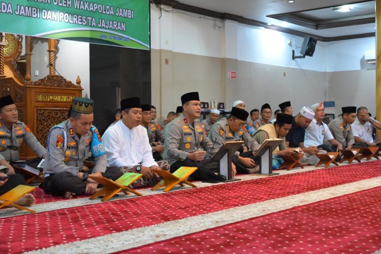 Kerja Cepat Polres Kerinci Tangani Longsor di Jalan Lintas Bangko–Kerinci, Arus Lalu Lintas Kembali Lancar