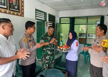 Kapolres Muaro Jambi AKBP Heri Supriawan SIK MH melalui Kapolsek Mestong AKP Jabidi SH Beri Ucapan Selamat HUT TNI ke-80 di Koramil 415-13 Sebapo Tahun 2025