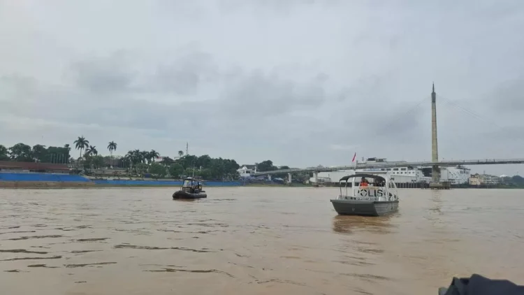 Patroli Skala Besar Ditpolairud Polda Jambi di Sungai Batanghari: Ratusan Personel Diterjunkan, Helikopter Dikerahkan untuk Pemantauan Udara