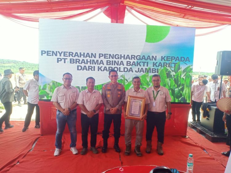 PT Brahma Binabakti Terima Piagam Penghargaan dari Kapolda Jambi, Sebagai Perusahaan Mitra Polda Jambi yang Aktif Dalam Mendukung Program Asta cita Presiden RI