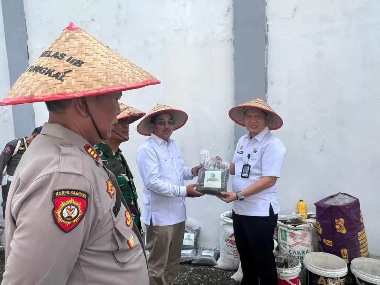Bupati Tanjab Barat Apresiasi Pupuk Kompos Buatan Warga Binaan Lapas Tungkal, Bukti Pembinaan Berbuah Produktivitas