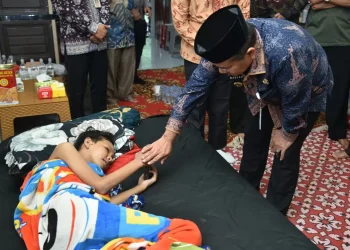 Wali Kota Jambi Kunjungi Bocah Korban Begal, Serahkan Bantuan dan Pastikan Perawatan Melalui Program Kartu Bahagia
