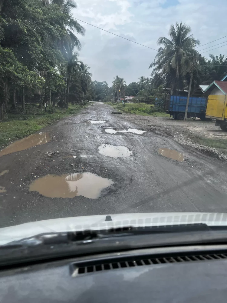 Warga Teluk Lancang Minta Gubernur Jambi Perbaiki Jalan Rusak di Perbatasan Jambi–Sumbar