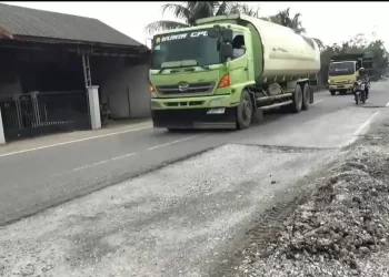 Jalan Lintas Timur Sumatera di Muaro Jambi Rusak Parah, Warga Tuntut Perbaikan Total