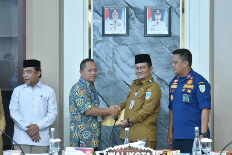 Wali Kota Jambi Serahkan Bantuan untuk Korban Bencana
