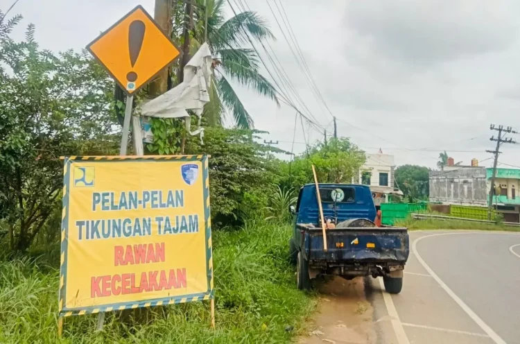 Tekan Angka Kecelakaan, Satlantas Polresta Jambi Pasang Rambu di Titik Rawan